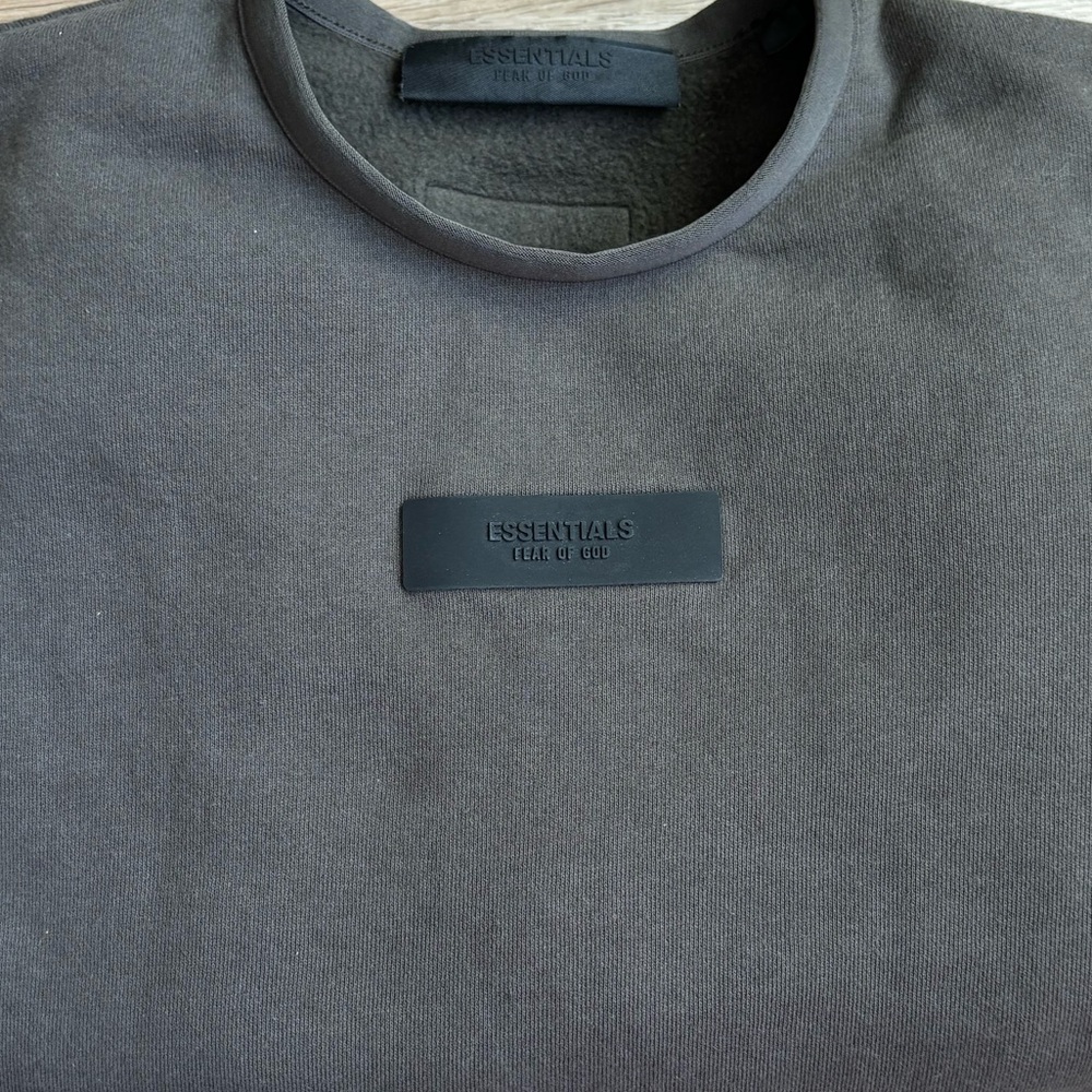 Essentials Fear of God Dark Gray Crewneck Sweatshirt size small men’s - Picture 2 of 4